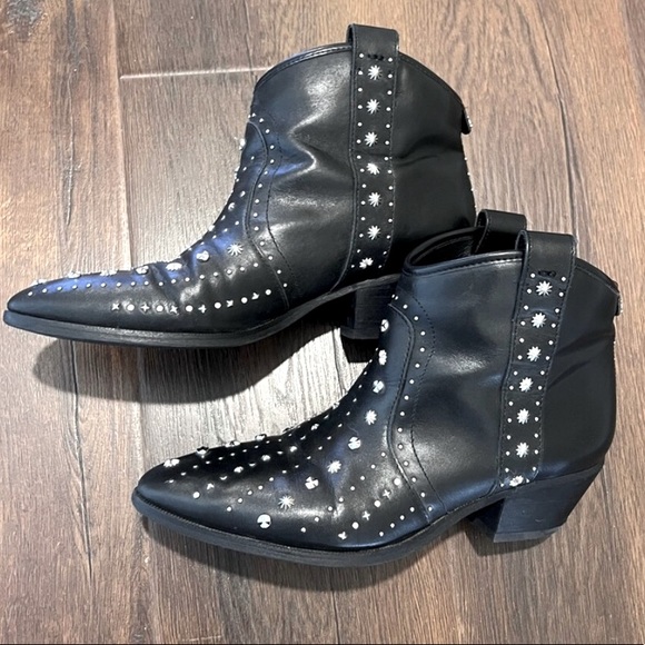 Sam Edelman Western Cowboy Studded Black Leather Ankle Booties - Size 6.5 - Picture 1 of 7